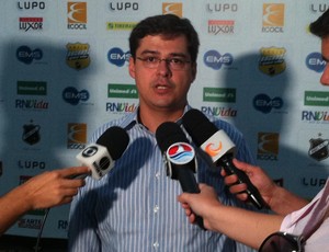 Superintendente de futebol Gustavo Mendes espera anunciar mais reforços para o ABC (Foto: Tiago Menezes/GLOBOESPORTE.COM)