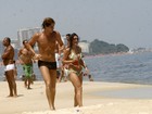 Priscila Fantin vai à praia do Leblon, no Rio