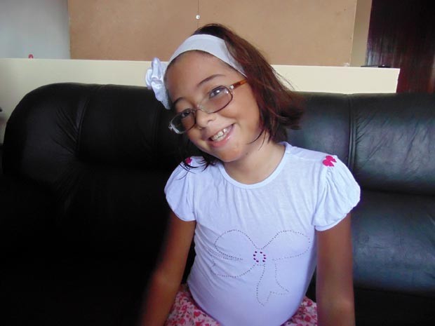 Amanda Brandão, de 8 anos, deve fazer o transplante de medula óssea no início de maio (Foto: Fernanda Zauli/G1)