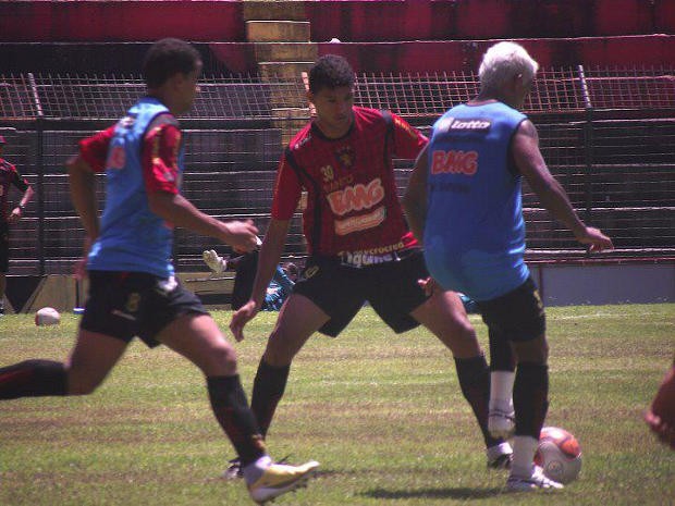 Zagueiro pertense ao Sport (PE), mas está de malas prontas para Santa Catarina (Foto: Divulgação/Arquivo pessoal do jogador)