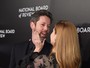 Amy Adams troca carinhos com o marido em evento nos EUA
