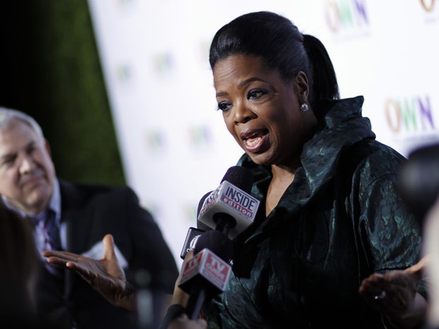 A apresentadora Oprah Winfrey participa de evento em que comentou os números e resultados da estreia de sua rede de TV (Foto: Ap)