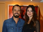 Paulo Vilhena vai ao teatro com a mulher Thaila Ayala
