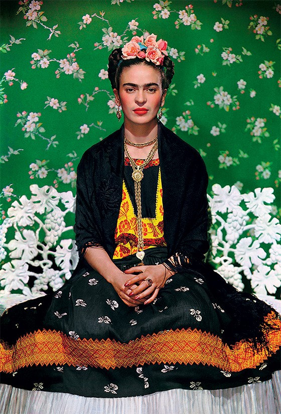 Frida Kahlo posa para Nickolas Muray em 1938 (Foto: Gelman Collection)