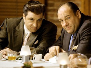 Steven Van Zandt e James Gandolfini em 'Família Soprano' (Foto: Divulgação)