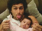 Jesus Luz posta foto fofa com a filha recém-nascida, Malena