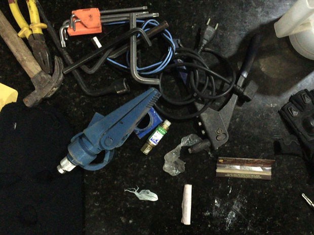 Itens que teriam sido usados pelo grupo para arrombar caixas eletrônicos no DF (Foto: Polícia Civil/Divulgação)