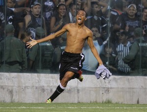 Pingo comemorou bastante gol sobre o ABC (Foto: Divulgação)
