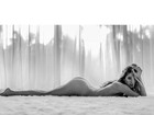 Doutzen Kroes, angel da Victoria's Secret, posa nua para livro