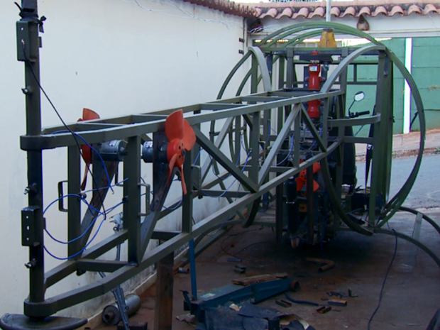 Aeronave começou a ser construída em janeiro deste ano em Nepomuceno (Foto: Reprodução EPTV)