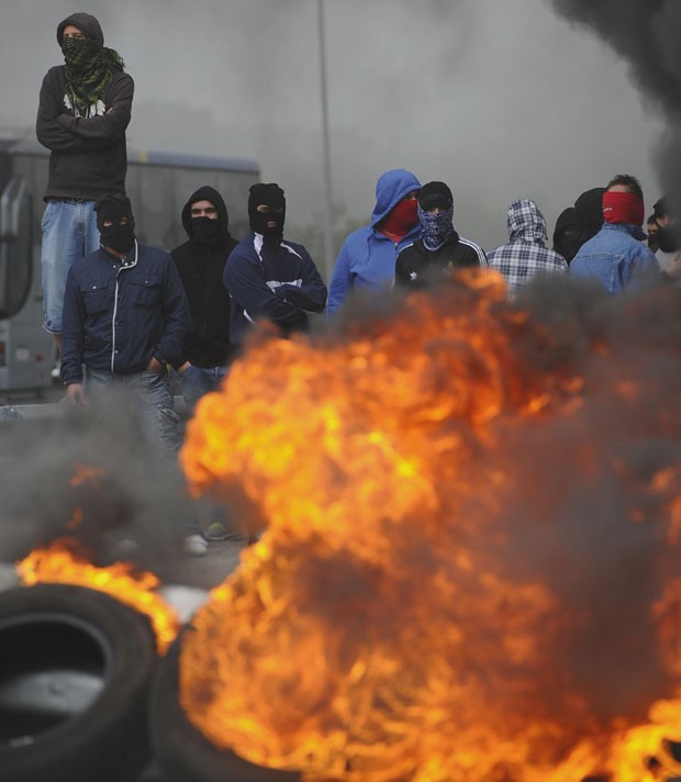 Trabalhadores de minas de carvão protestam na cidade de Montico (Foto: Juan Manuel Serrano/AP)