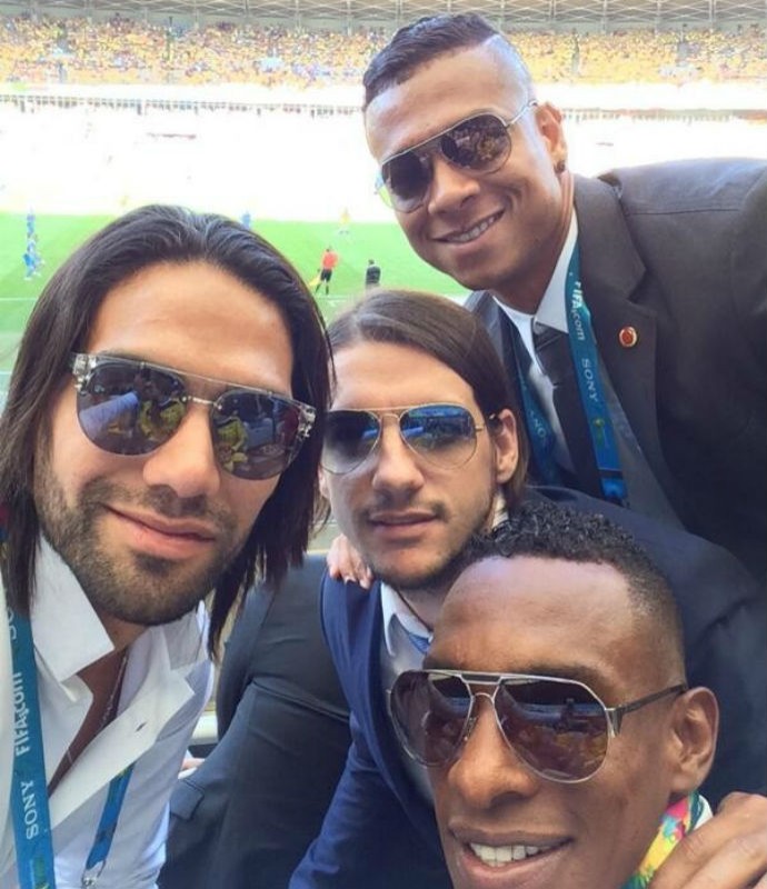 Falcao García faz selfie no Mineirão ao lado dos companheiros (Foto: Reprodução/Instagram)