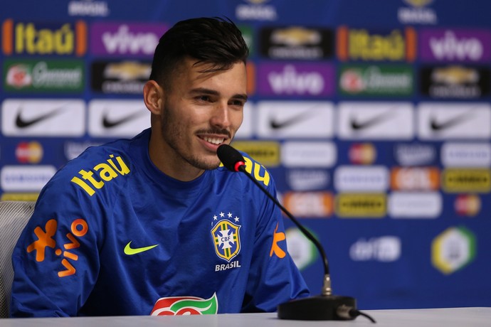 Zeca aproveita seleção e muda imagem de 'folgado' com rivais do Palmeiras