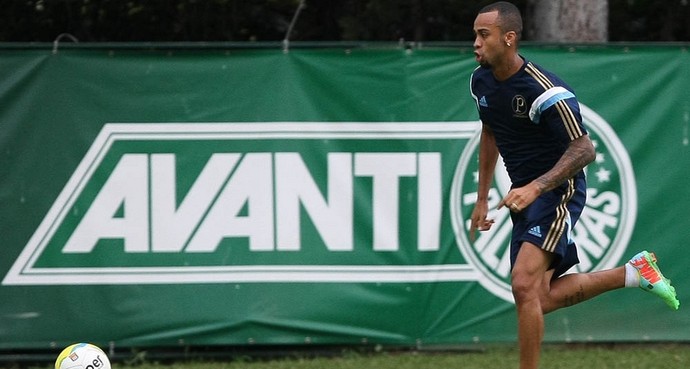 Wesley pede equilíbrio ao time após eliminação: 'Mundo não pode acabar'