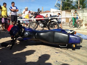 Motociclista morreu ao colidir com outro veículo no bairro Jardim Veneza  (Foto: Walter Paparazzo/G1)