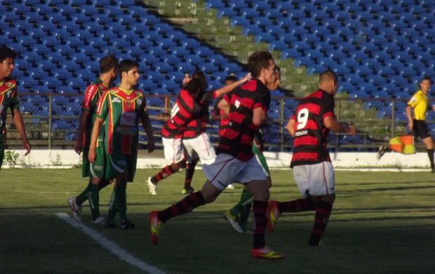 Campinense vence o Petrolina por 2 a 1 (Foto: Silas Batista / Globoesporte.com)