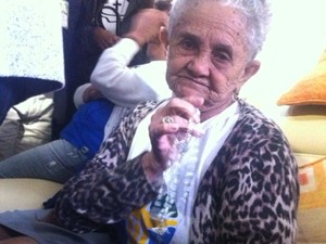 Francisca Maria Alves, de 82 anos, se emocionou ao ver o Papa (Foto: Perla Rodrigues/G1)