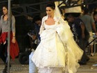 Vestida de noiva, Giovanna Antonelli grava ‘Aquele Beijo’