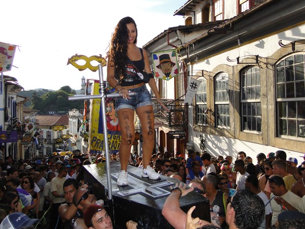 Luíza Senna veio do Espírito Santo para aproveitar carnaval em Ouro Preto (Foto: Alex Araújo / G1)