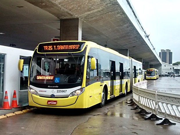 Ônibus do Expresso DF na Rodoviária do Plano Piloto, em Brasília (Foto: Lucas Nanini/G1)