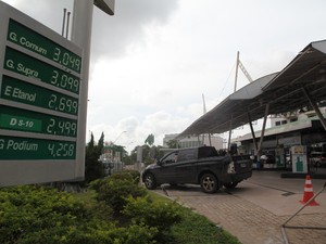 Posto em São Luís cobra R$ 3,04 pelo litro da gasolina (Foto: De Jesus/O Estado)