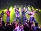 Ex-BBBs Rodrigão e Cristiano fazem dancinha sexy em show