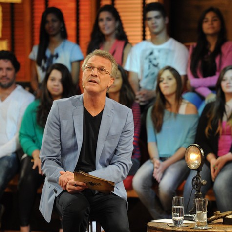 Pedro Bial apresenta o 'Na moral' (Foto: Alex Carvalho/TV Globo)