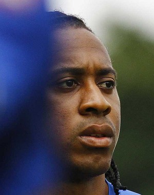 Arouca espera decisão da Justiça nesta terça-feira para deixar o Santos