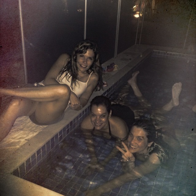 Flávia Alessandra (dir) com amigas (Foto: Reprodução/Instagram) Flávia Alessandra (dir) com amigas (Foto: Reprodução/Instagram)