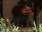 Fabíula Nascimento e Gil Coelho beijam muito em jantar no Rio