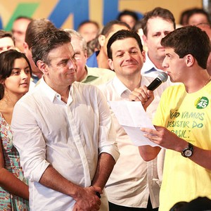 João Campos (PSB), filho de Eduardo e Renata lê carta de apoio da mãe (Foto:  Orlando Brito/Divulgação)