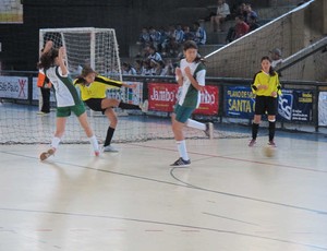 Maria Aparecida joga com Verde Que Te Quero Verde (Foto: Juliana Vieira / GloboEsporte.com)