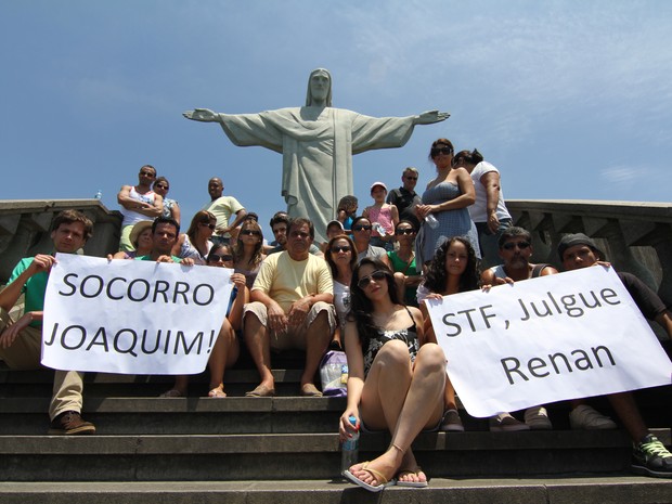 Manifestantes pedem socorro ao presidente do STF (Foto: Cristina Indio do Brasil/G1) Manifestantes pedem socorro ao presidente do STF (Foto: Cristina Indio do Brasil/G1)