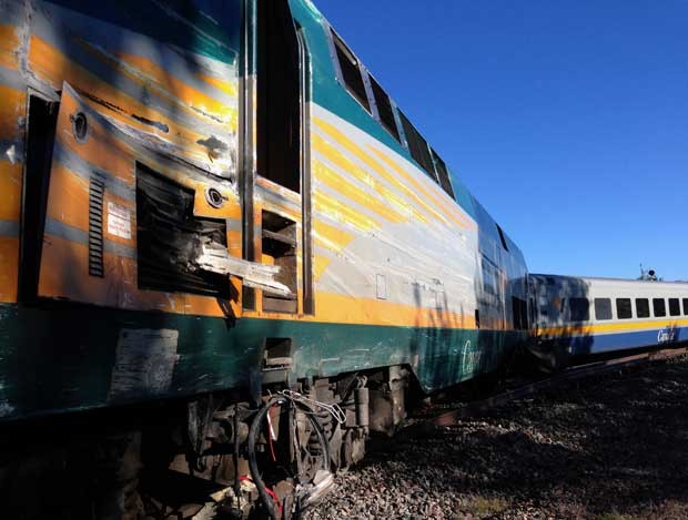 Trem envolvido no acidente desta quarta-feira em Ottawa, no Canadá (Foto: The Canadian Press, Terry Pedwell/ AP)
