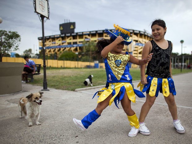 Murgas "Los Amantes de la Boca", do carnaval argentino em Buenos Aires (Foto: Natacha Pisarenko/AP Photo)