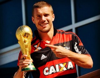 Podolski Camisa do flamengo Alemanhar (Foto: Reprodução / Instagram)