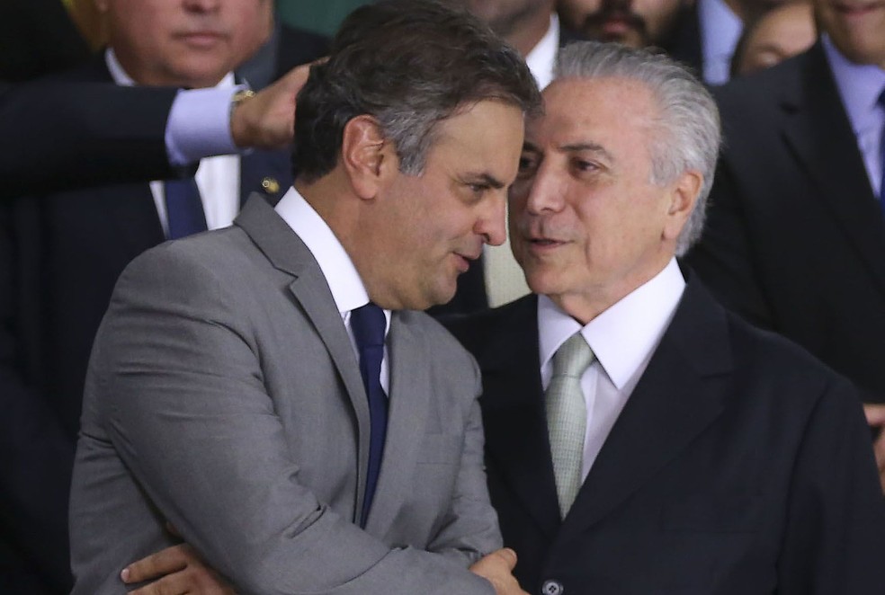 O presidente Michel Temer e o senador afastado Aécio Neves (PSDB-MG); delação da JBS os colocou no centro da crise política (Foto: Valter Campanato/Agência Brasil)