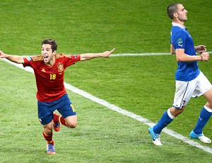 Jordi Alba comemora gol final Espanha Itália (Foto: AFP)