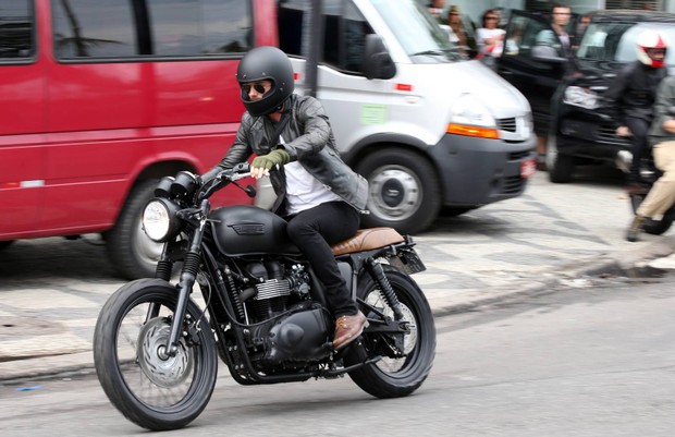 David Beckhan passeia de moto no RJ (Foto:  André Freitas/AgNews)