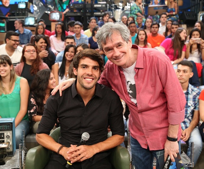 Kaká posa ao lado de Serginho Groisman (Foto: Carol Caminha/Gshow)