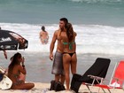 Ronaldo Fenômeno e Paula Morais namoram na praia