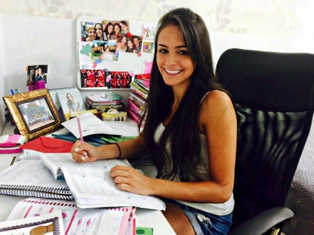Giovana estudou durante meses antes do ENEM em Santos, SP (Foto: Mariane Rossi / G1)