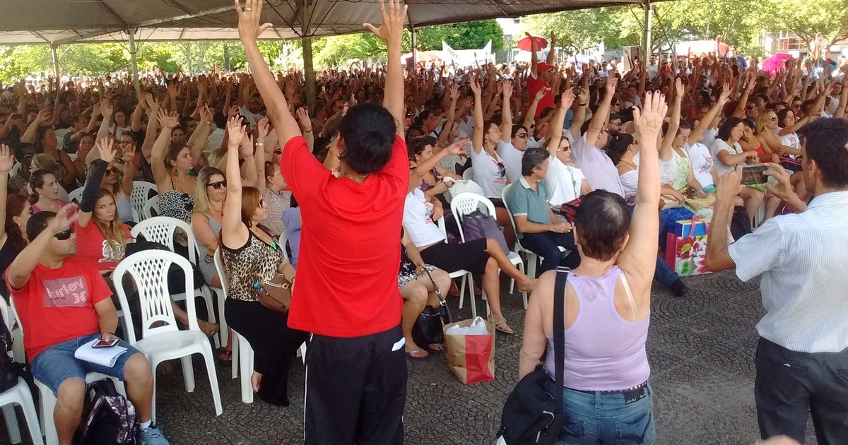 G1 Em assembleias servidores da capital e São José decidem por greve