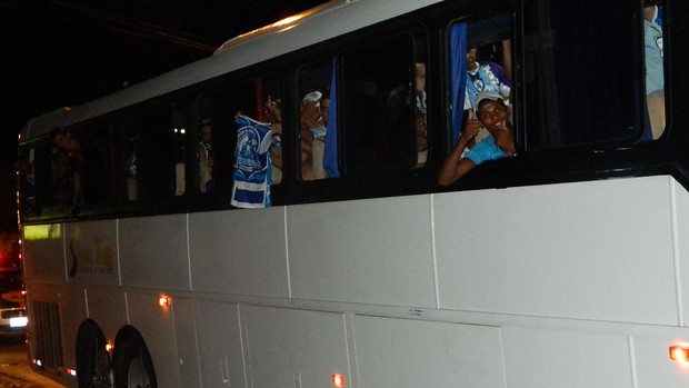 Torcedores do Atlético de Cajazeiras são presos em Sousa com bombas caseiras (Foto: Jefférson Emmanoel / Globoesporte.com/pb) Torcedores do Atlético de Cajazeiras são presos em Sousa com bombas caseiras (Foto: Jefférson Emmanoel / Globoesporte.com/pb)