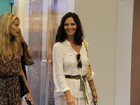 Luiza e Yasmin Brunet passeiam em shopping no Rio