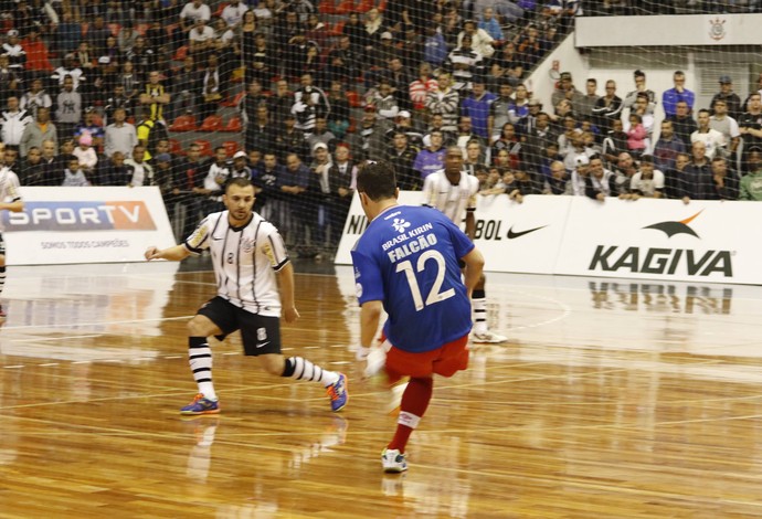 Corinthians volta a golear Sorocaba de Falcão, desta vez pela Liga Nacional