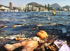 Internauta registra lixo na Baía de Guanabara no Rio (Cristiano Trad/VC no G1) Internauta registra lixo na Baía de Guanabara no Rio (Cristiano Trad/VC no G1)