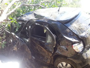 Os motoristas dos dois veculos morreram no local (Foto: Divulgao/PRF)