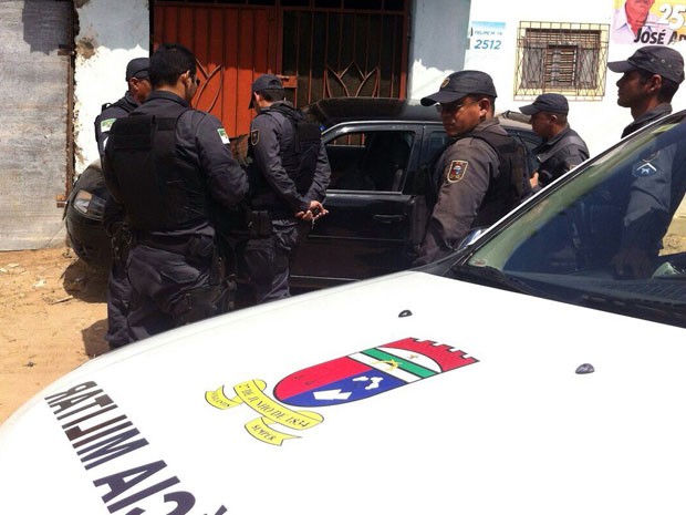 PM foi morto dentro de carro na Zona Norte de Natal (Foto: Hugo Andrade/Inter TV Cabugi)