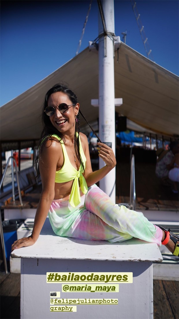 Laryssa Ayres recebeu amigos em uma festa no barco (Foto: Reprodução / Instagram)